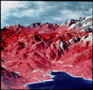 Image satellite infrarouge 3D des montagnes et de la côte de Corse.