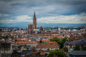 Strasbourg vue aérienne vers la cathédrale.