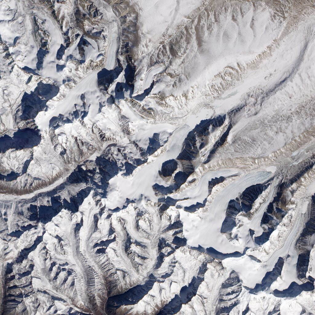 Glacier himalayen au sud de la Chine, juste au nord du Népal