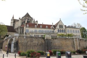 Le Palais épiscopal d'Auxerre, qui abrite la préfecture de l'Yonne.