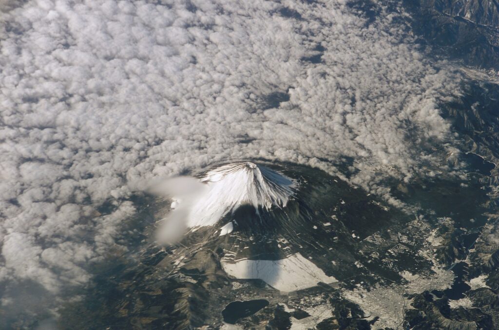 Le mont Fuji sur l'île de Honsh? vu de la navette spatiale