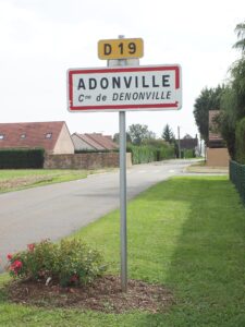 Entrée d'Adonville, Denonville, par la RD 19.