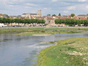 La Loire à Digoin marque la limite avec le département de l'Allier.