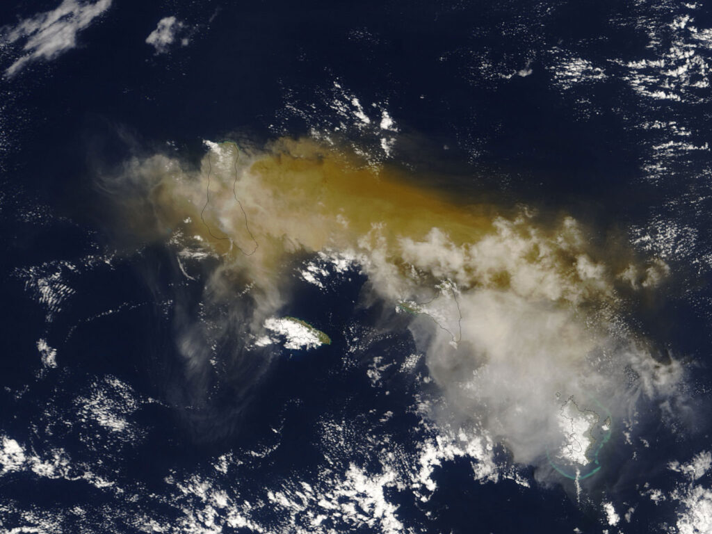 Le volcan Karthala en éruption sur l'île de Grande Comore