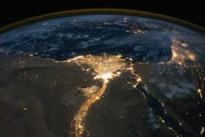 Vue nocturne de l’Egypte depuis l’espace