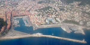 Vue aérienne du port de Nice.