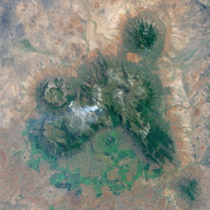Image en couleurs naturelles du massif de Mulanje.