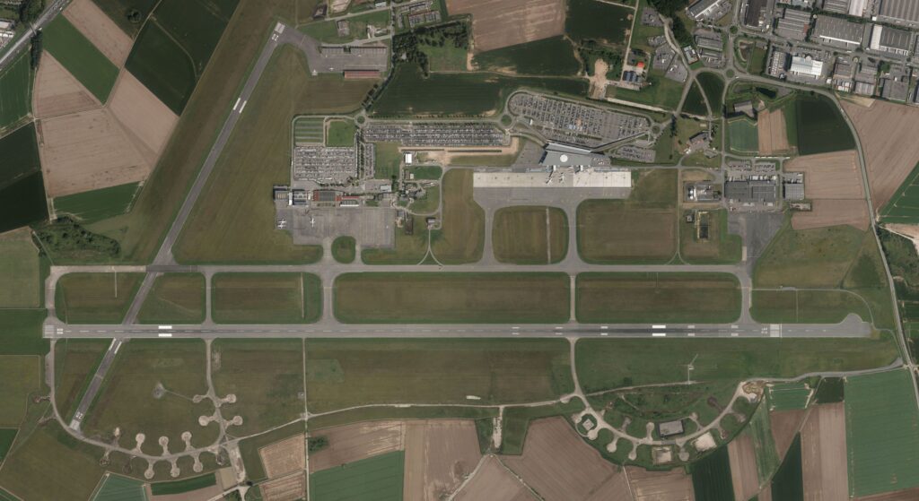Vue satellite de l'aéroport de Lille-Lesquin.