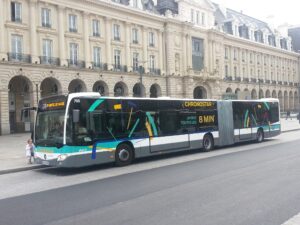 Bus Chronostar à la station République.