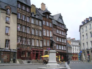 Immeubles à colombages place du Champ-Jacquet.