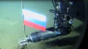 Manipulateur du mini-sous-marin Mir-1 alors qu'il place un drapeau russe au fond de l'océan Arctique.