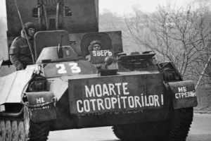 "Mort aux envahisseurs !" écrit sur un véhicule blindé moldave pendant la guerre de 1992.