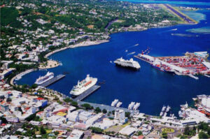 Vue aérienne du port de Papeete