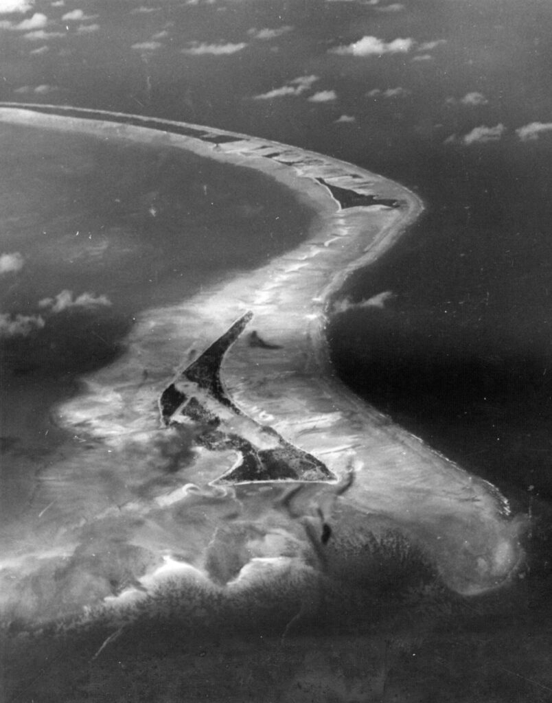 Photographie aérienne du côté sud de l'atoll de Tarawa