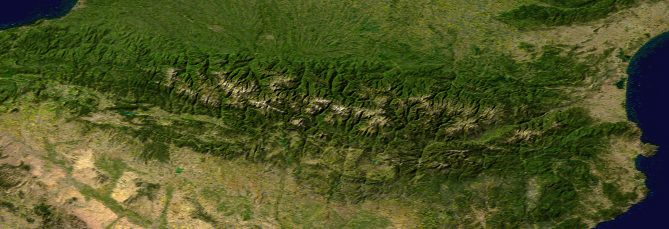 Image satellite composite des Pyrénées