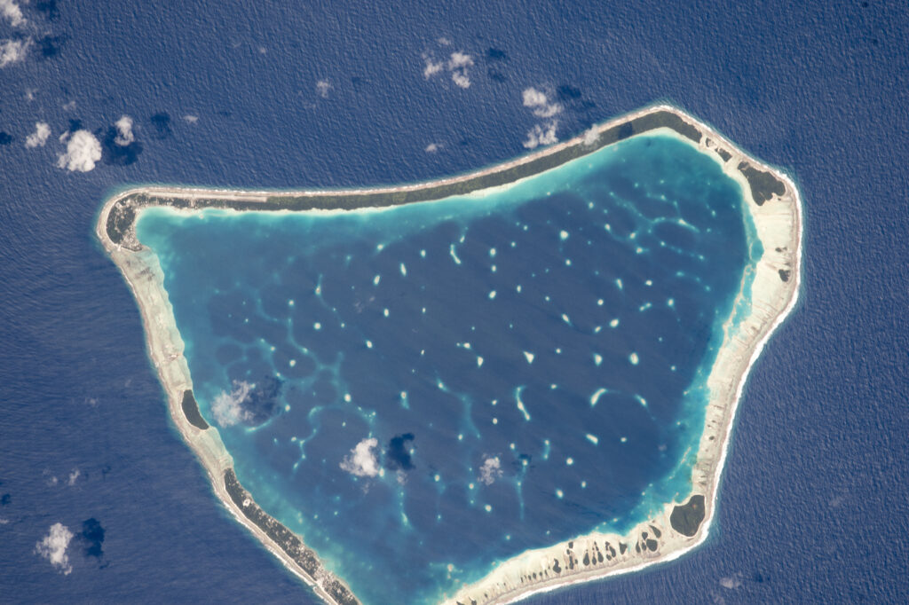 Image satellite satellite de l'atoll de Manihiki