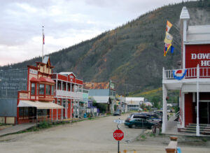 Centre-ville de Dawson City, la deuxième plus grande municipalité du Yukon.