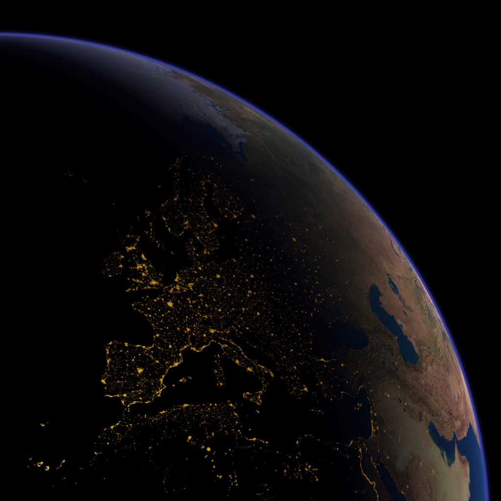 Image composite de l'Europe la nuit