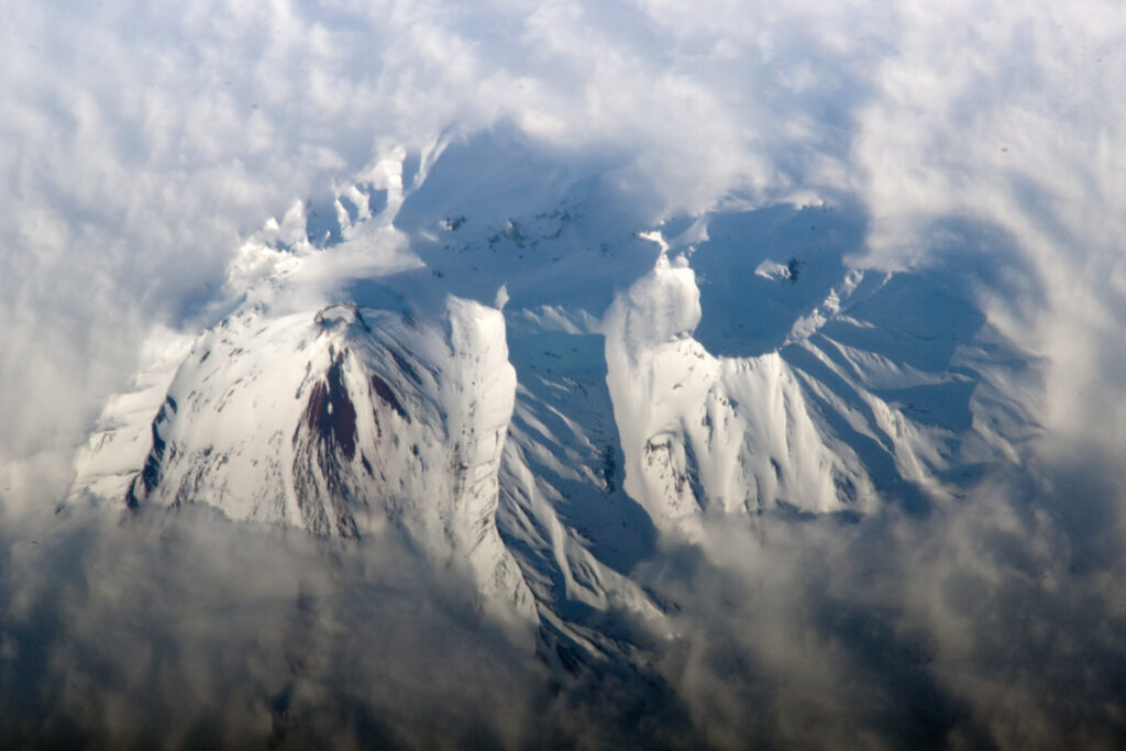 Volcan Avatchinski à l'est de la péninsule russe du Kamtchatka