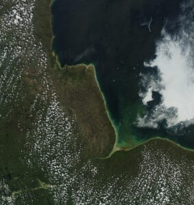 Image satellite de la côte du Manitoba sur la baie d'Hudson.