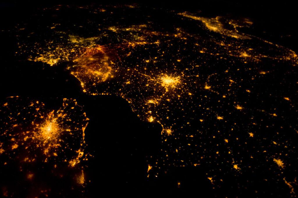 Villes du nord-ouest de l'Europe vues de nuit depuis l'espace