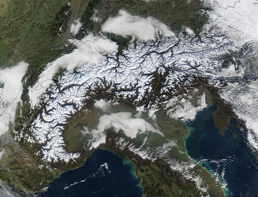 Image satellite des Alpes au sud de l'Europe
