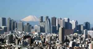 Gratte-ciel de Shinjuku avec le Mont Fuji en arrière-plan.