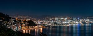 Le pittoresque port naturel de Wellington la nuit.