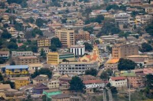 Vue de la ville de Matadi, chef-lieu du Kongo Central.