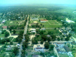Vue aérienne du centre de Bandundu.