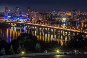 Pont Patona sur le Dniepr à Kyiv.