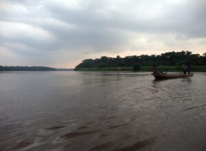 L'Uele en amont de la confluence avec le Bomokandi, près de Dingila.