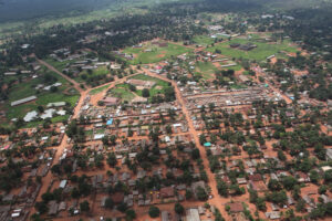 Vue aérienne de la ville de Gbadolite, chef-lieu de la province du Nord-Ubangi.