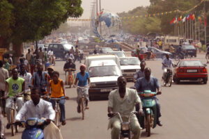 Rue typique à Ouagadougou.