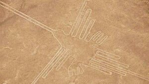 Géoglyphe de Nazca sous la forme d'un colibri.