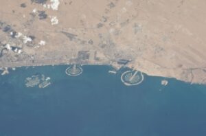 Image satellite des trois archipels artificiels de Dubaï