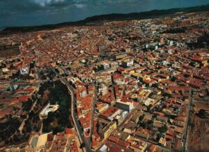 Vue aérienne de la ville de Mascara.