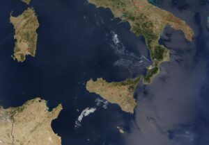 Les deux plus grandes îles de la Méditerranée : la Sicile et la Sardaigne (Italie).
