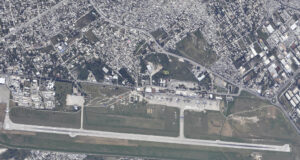 Image satellite de l'Aéroport International Toussaint-Louverture le 16 janvier 2010.