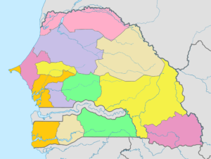 Carte politique vierge colorée du Sénégal.