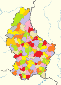 Carte vierge colorée des communes du Luxembourg.