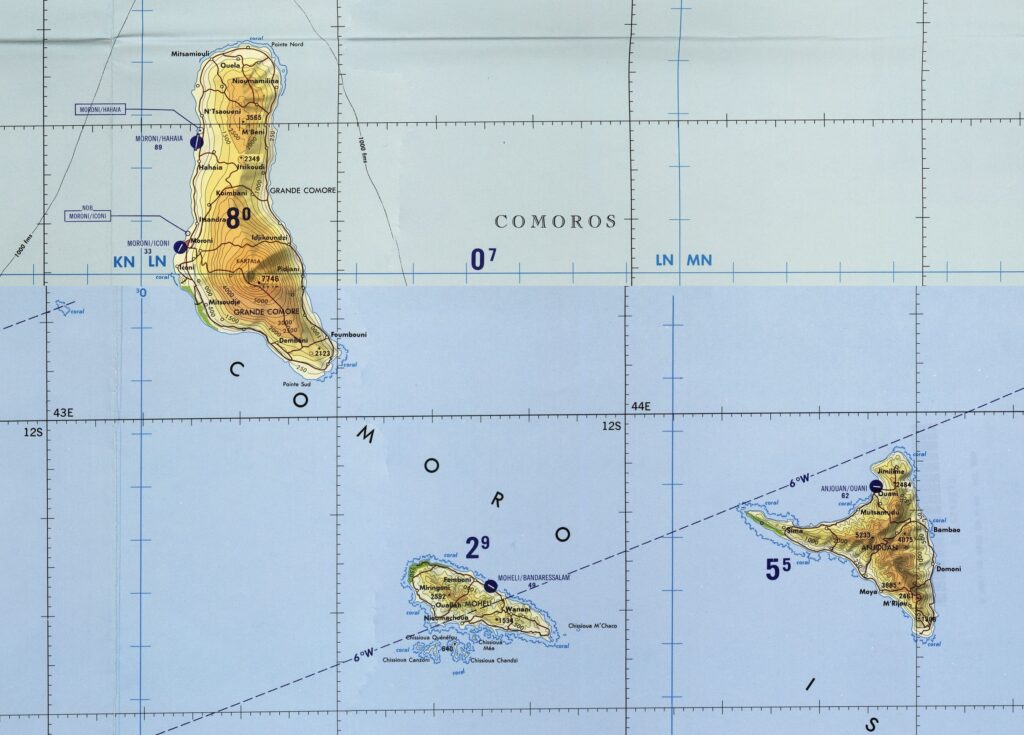 Carte physique des Comores.