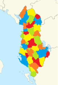 Carte vierge colorée de l'Albanie.