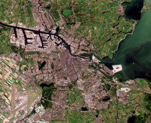 Image satellite de la ville d’Amsterdam en 2020.