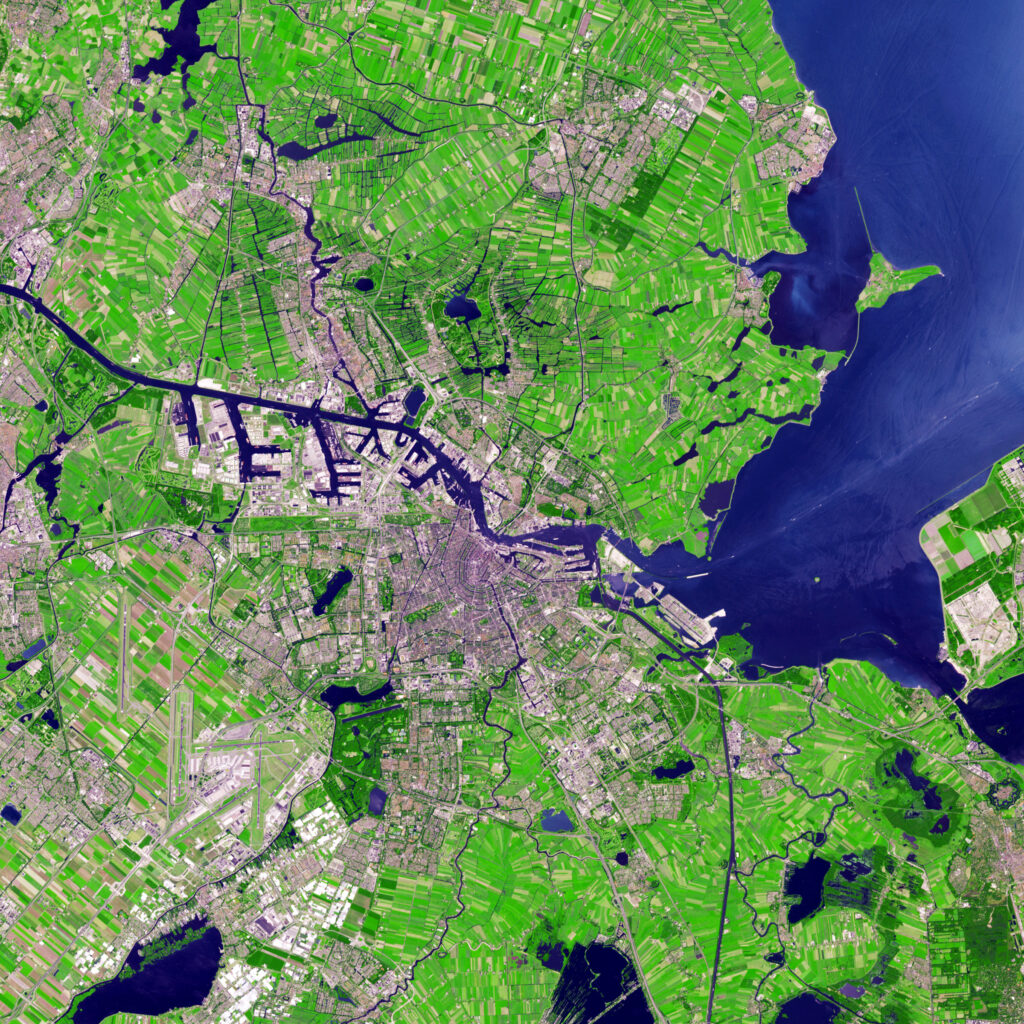 Image satellite d’Amsterdam en 2012.