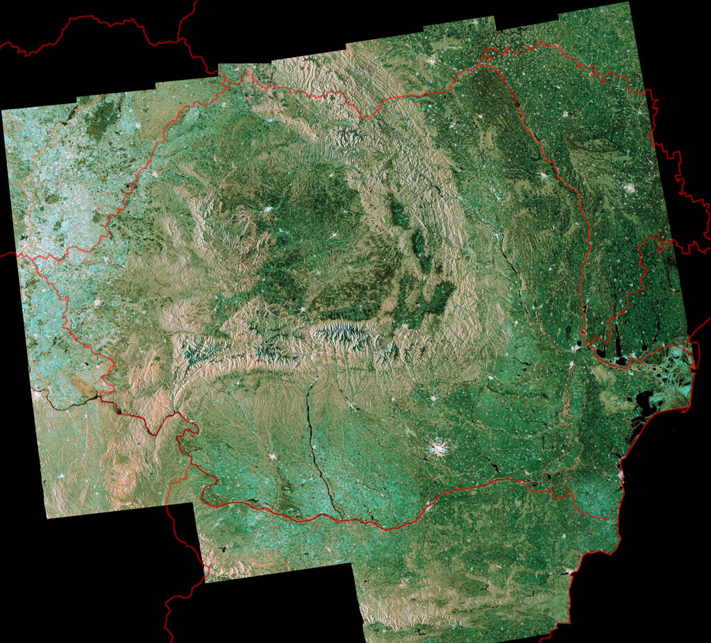 Mosaïque d'images satellite de la Roumanie.