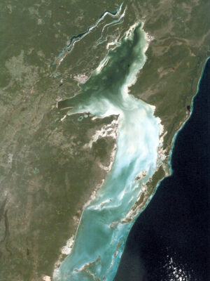 Baie de Chetumal à la frontière entre le Mexique et le Belize