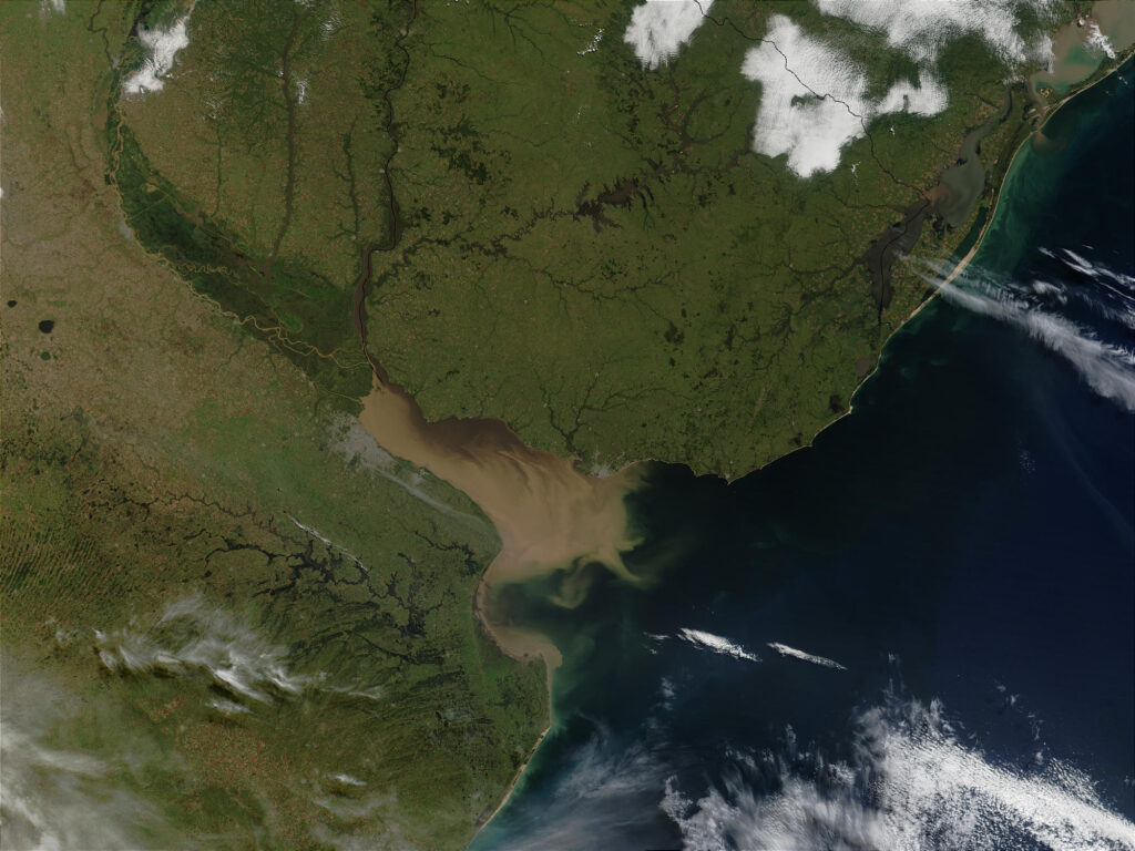 Le Río Paraná en Argentine vue de l'espace