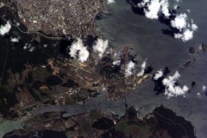 Vue satellite du Casco Antiguo de Panama et de ses environs.