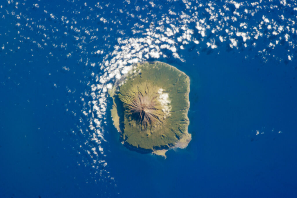 L'île de Tristan da Cunha vue de l'espace